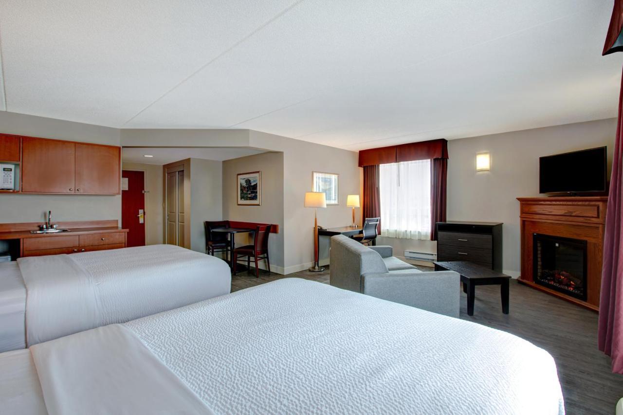 Days Inn & Suites By Wyndham Collingwood Exteriör bild