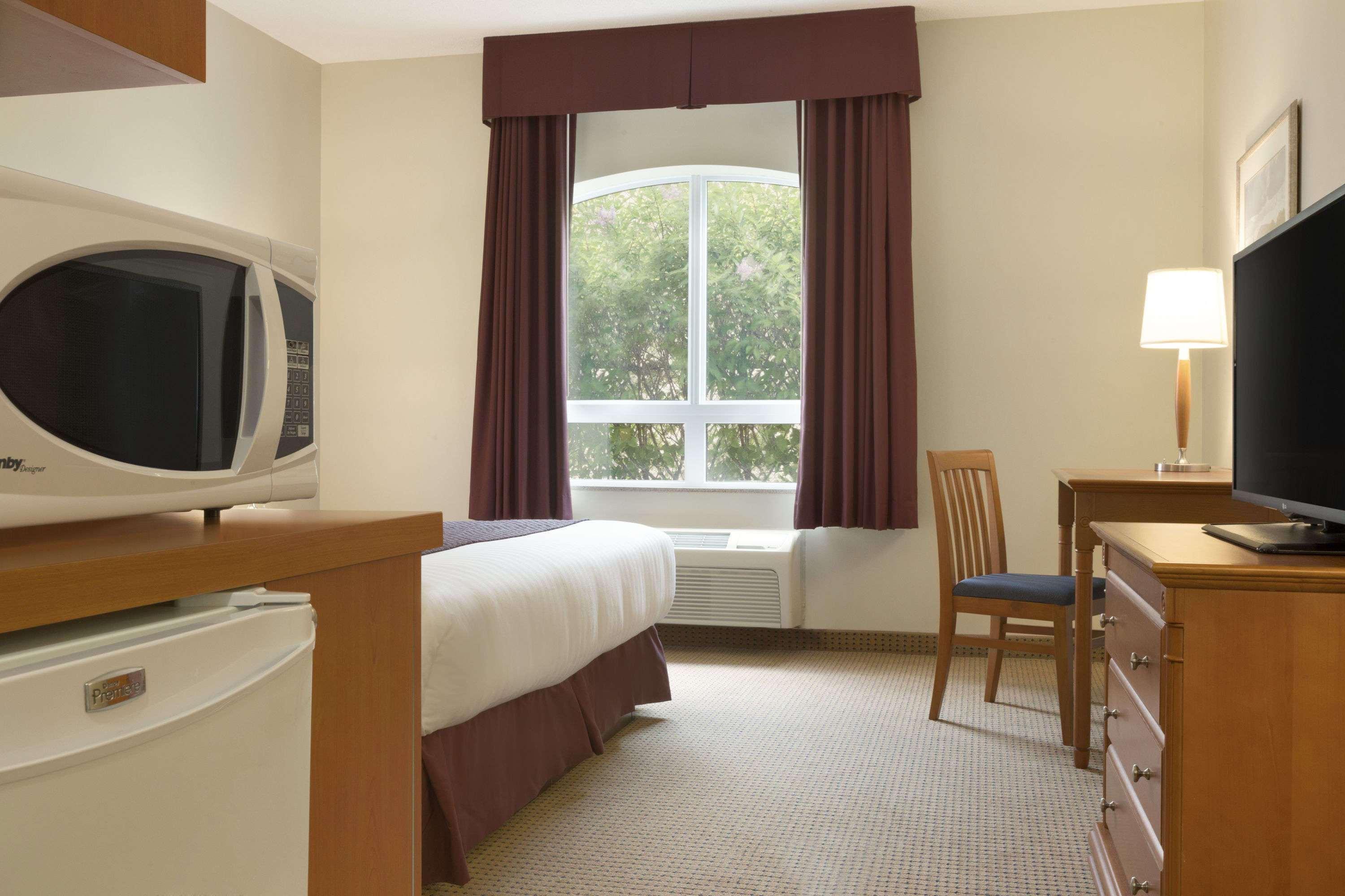 Days Inn & Suites By Wyndham Collingwood Exteriör bild
