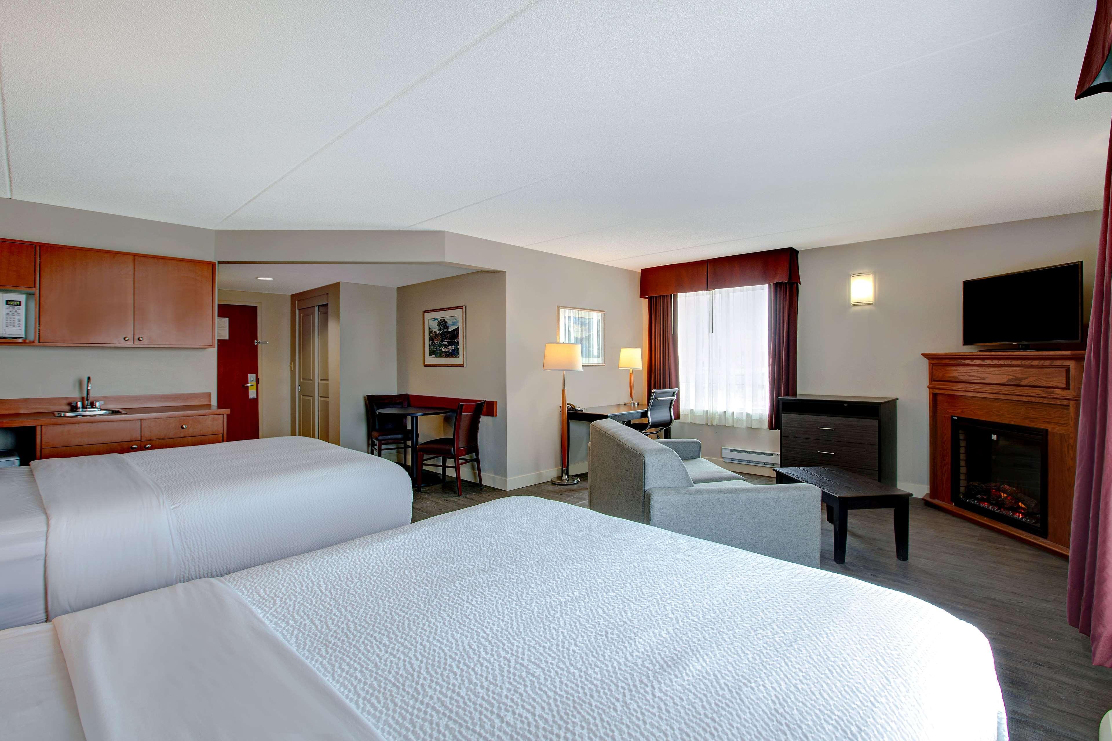 Days Inn & Suites By Wyndham Collingwood Exteriör bild