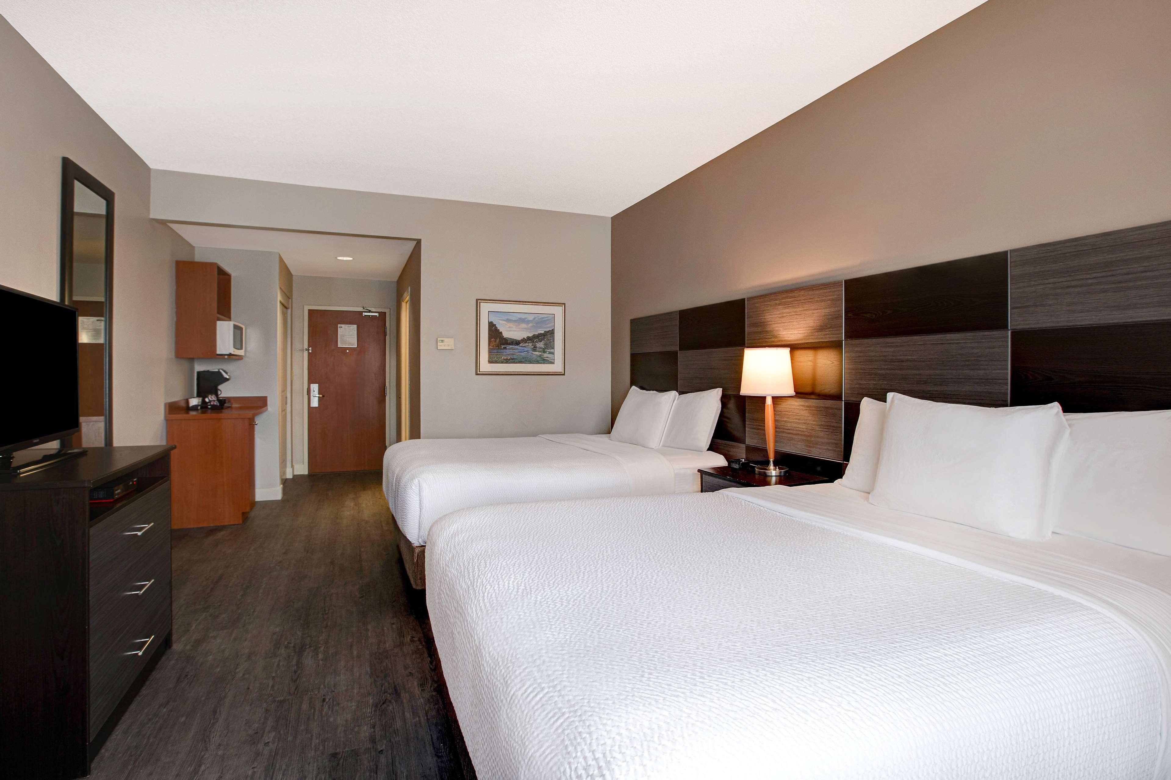 Days Inn & Suites By Wyndham Collingwood Exteriör bild