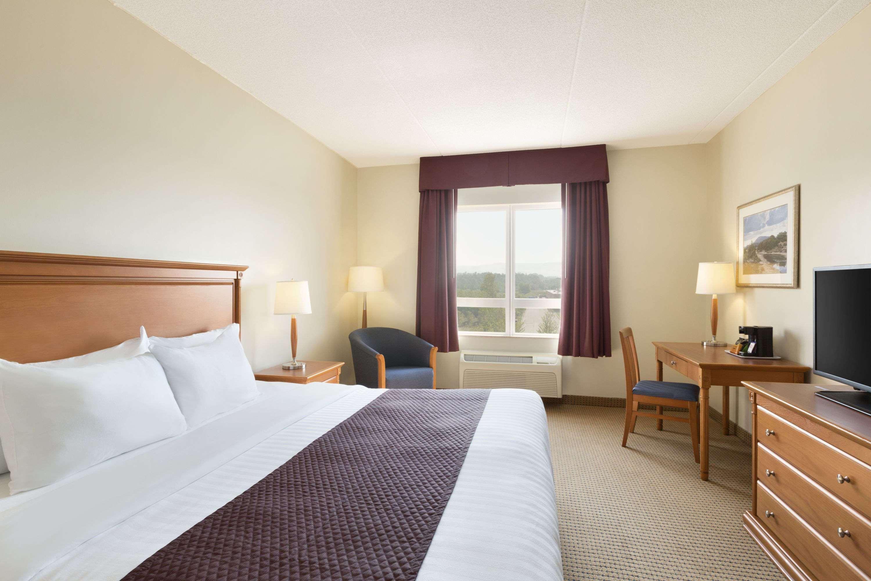 Days Inn & Suites By Wyndham Collingwood Exteriör bild