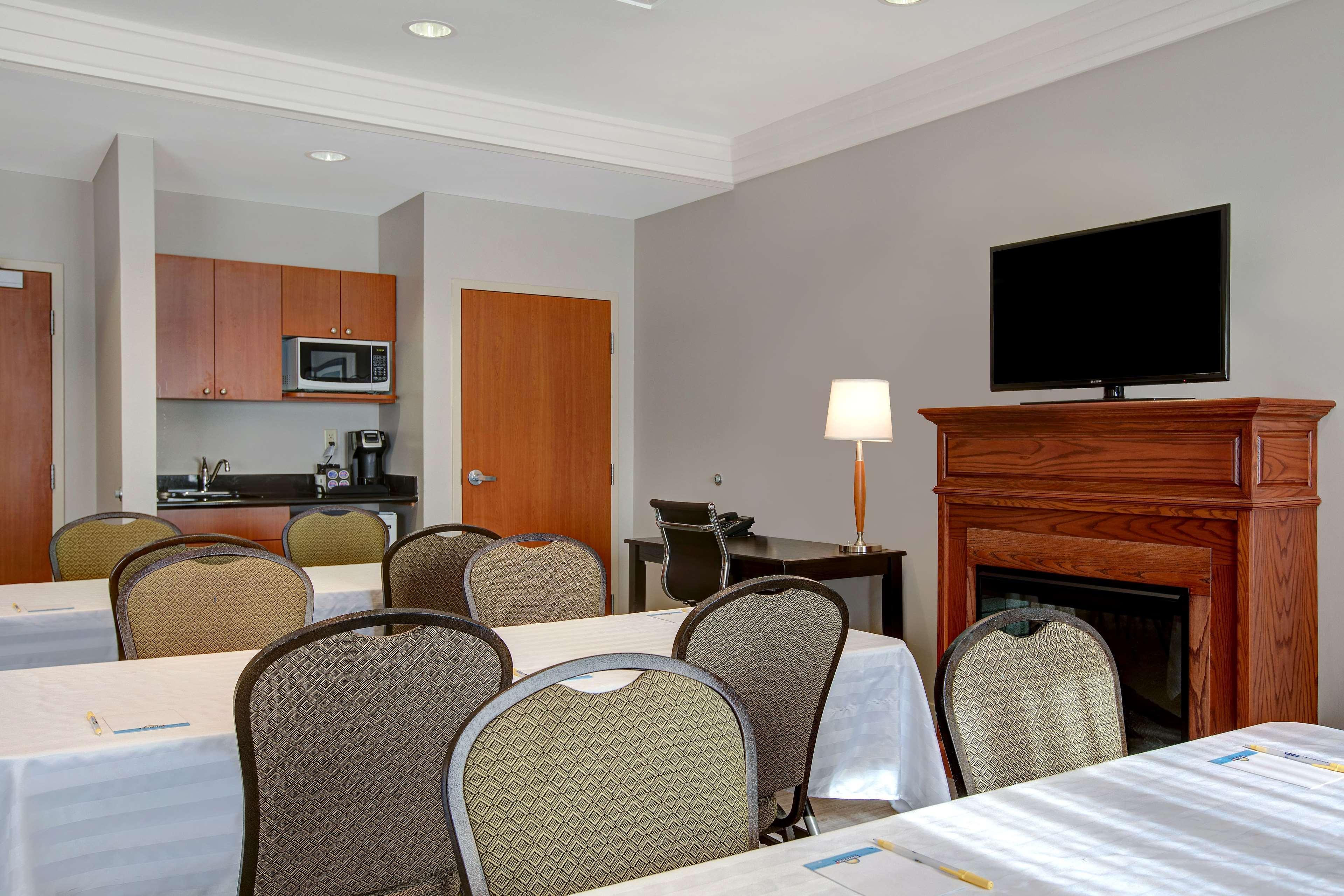Days Inn & Suites By Wyndham Collingwood Exteriör bild