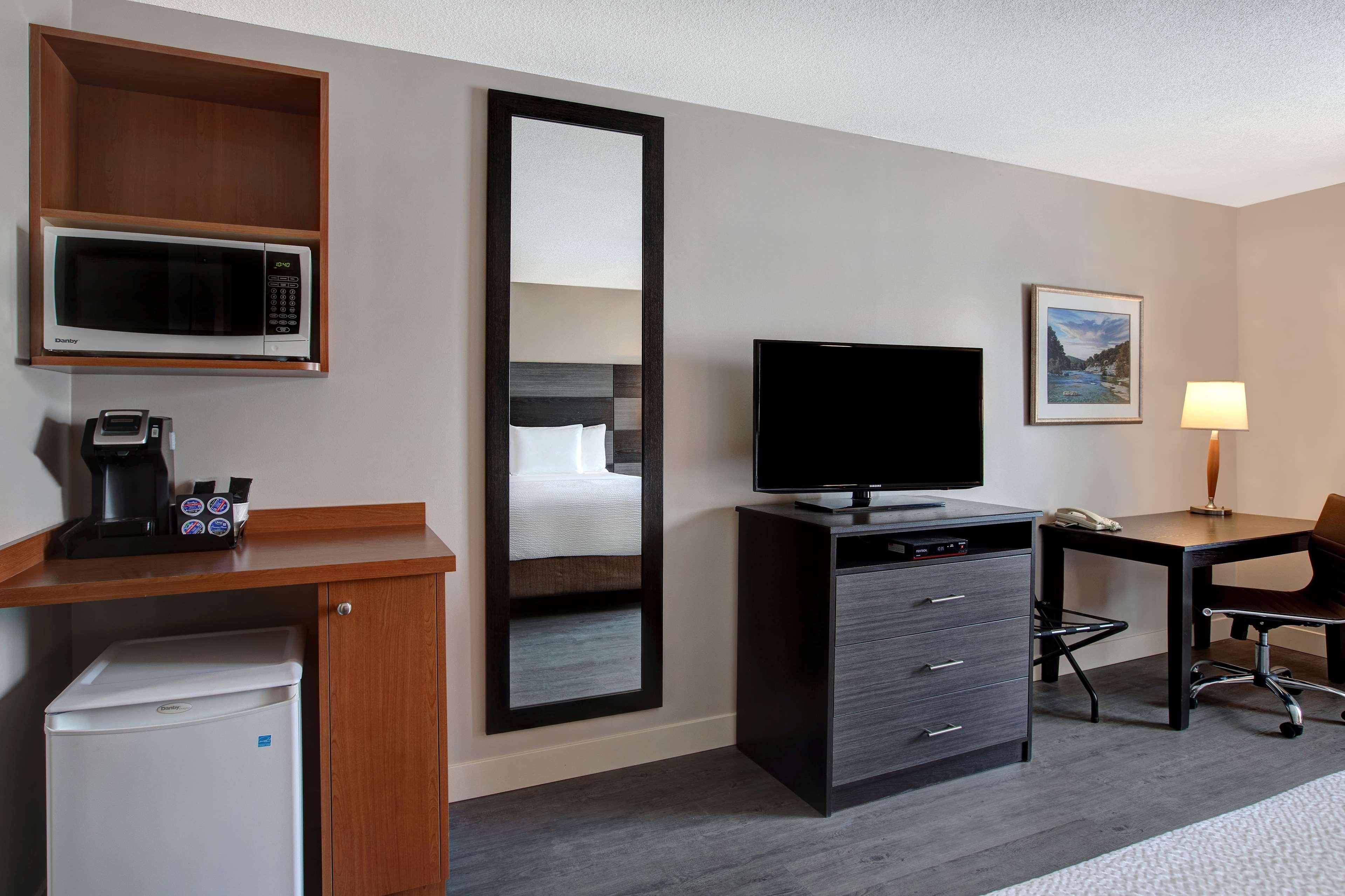 Days Inn & Suites By Wyndham Collingwood Exteriör bild
