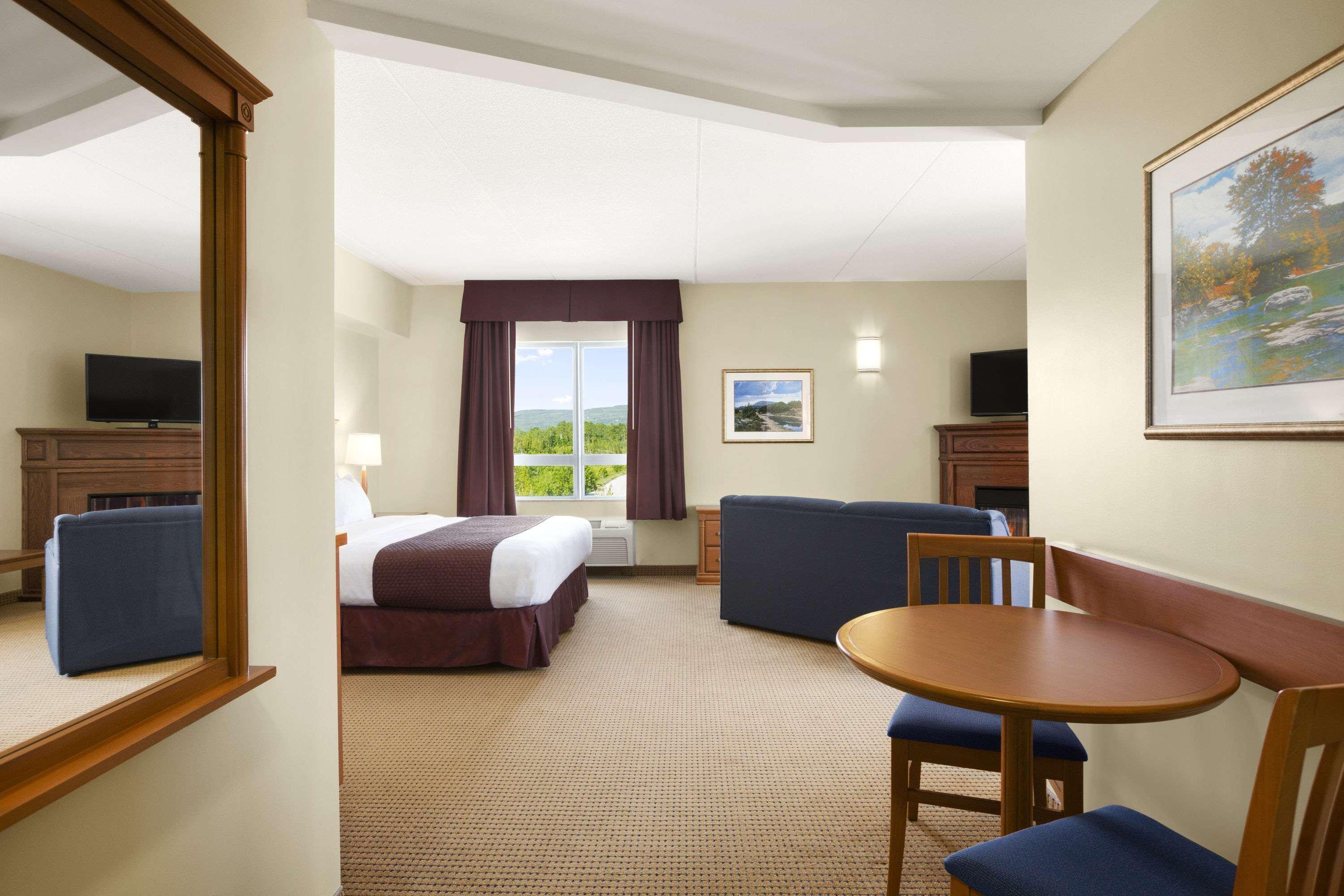 Days Inn & Suites By Wyndham Collingwood Exteriör bild