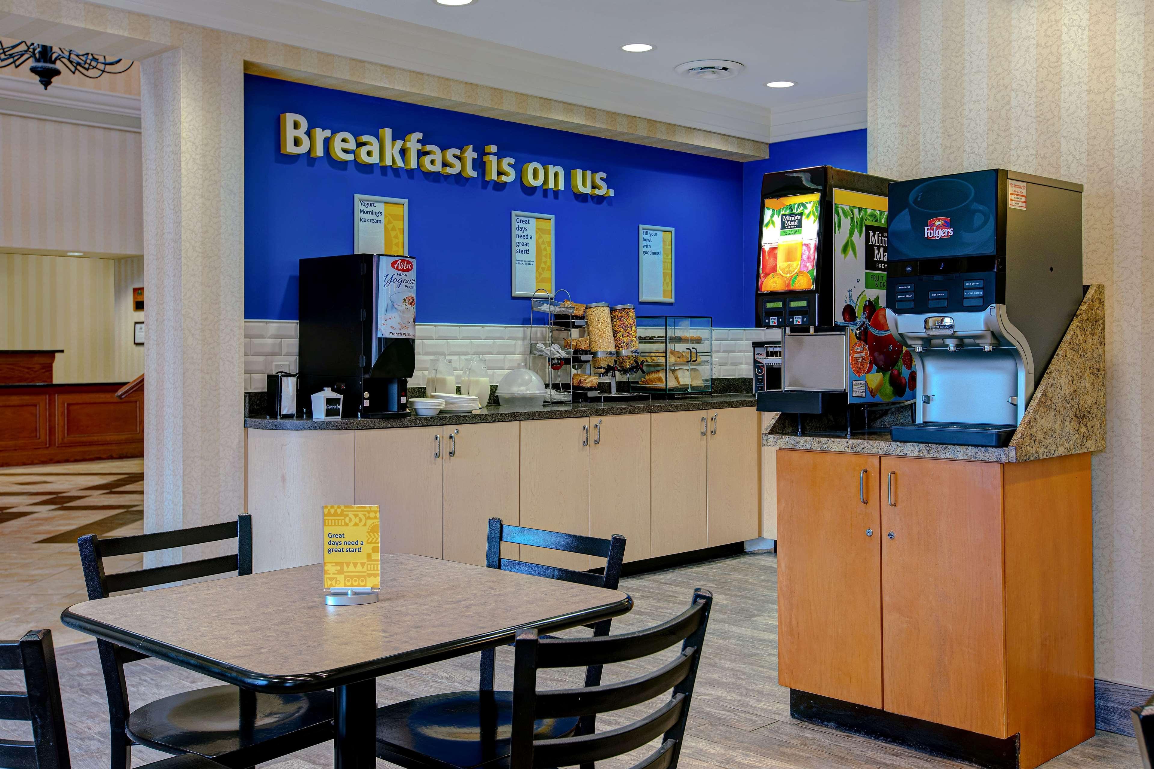 Days Inn & Suites By Wyndham Collingwood Exteriör bild