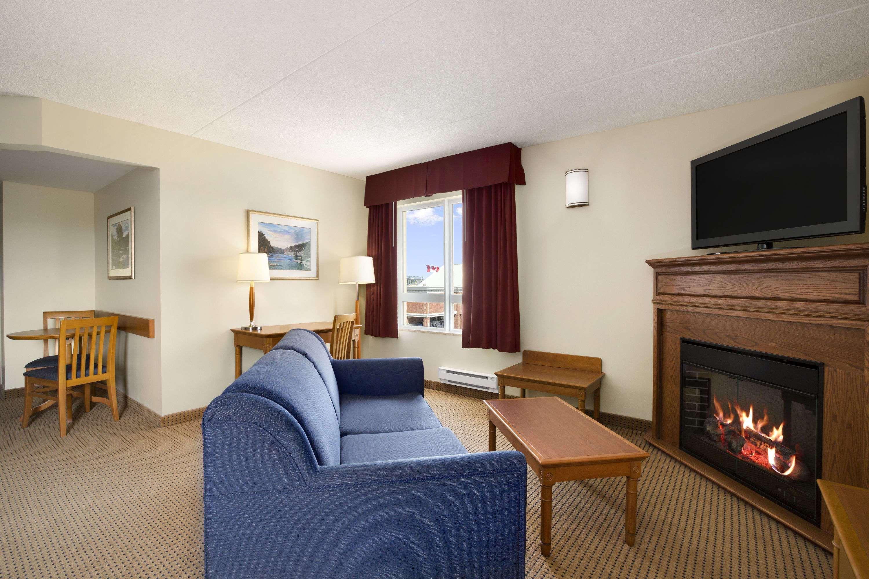 Days Inn & Suites By Wyndham Collingwood Exteriör bild