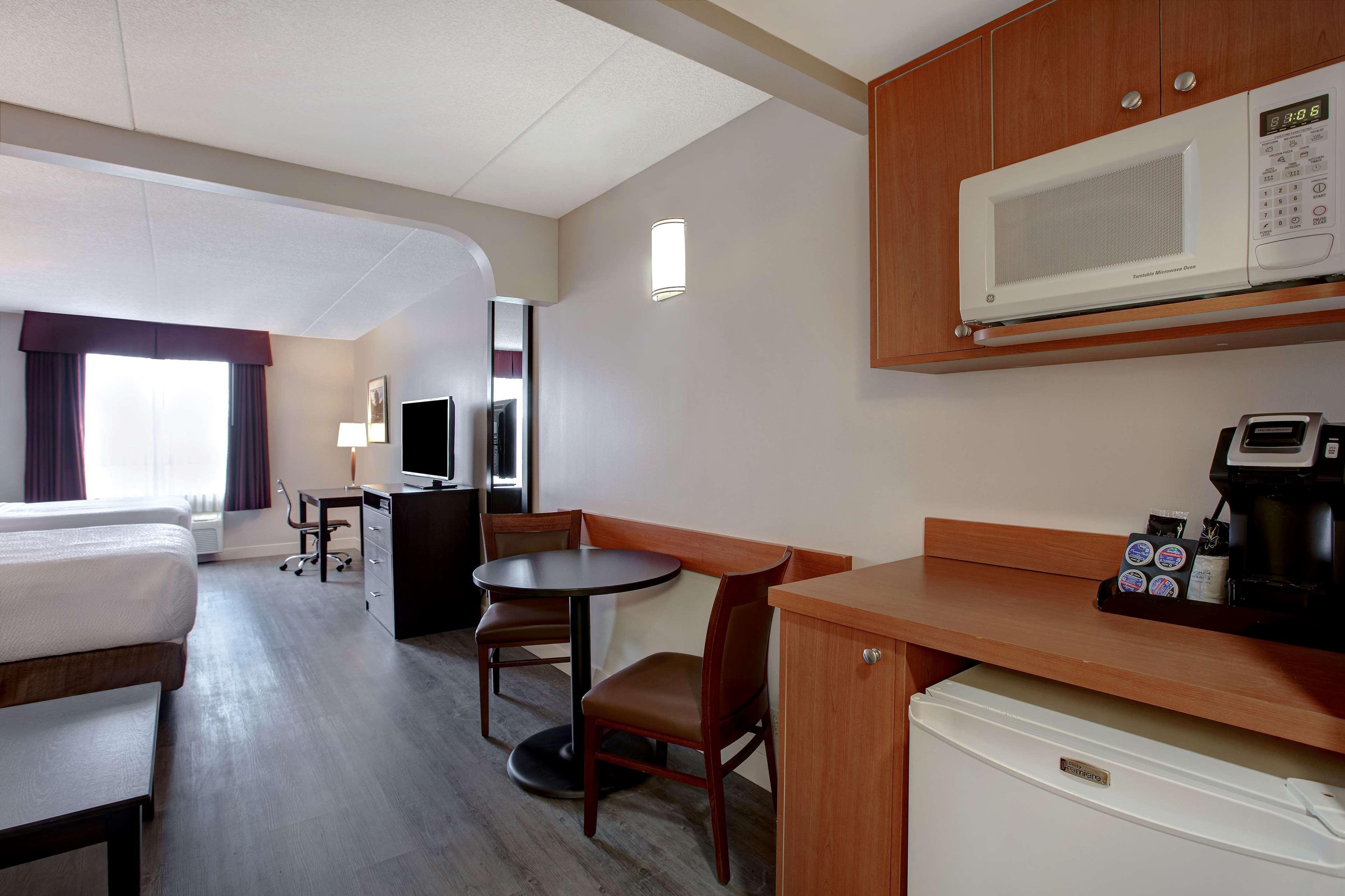 Days Inn & Suites By Wyndham Collingwood Exteriör bild