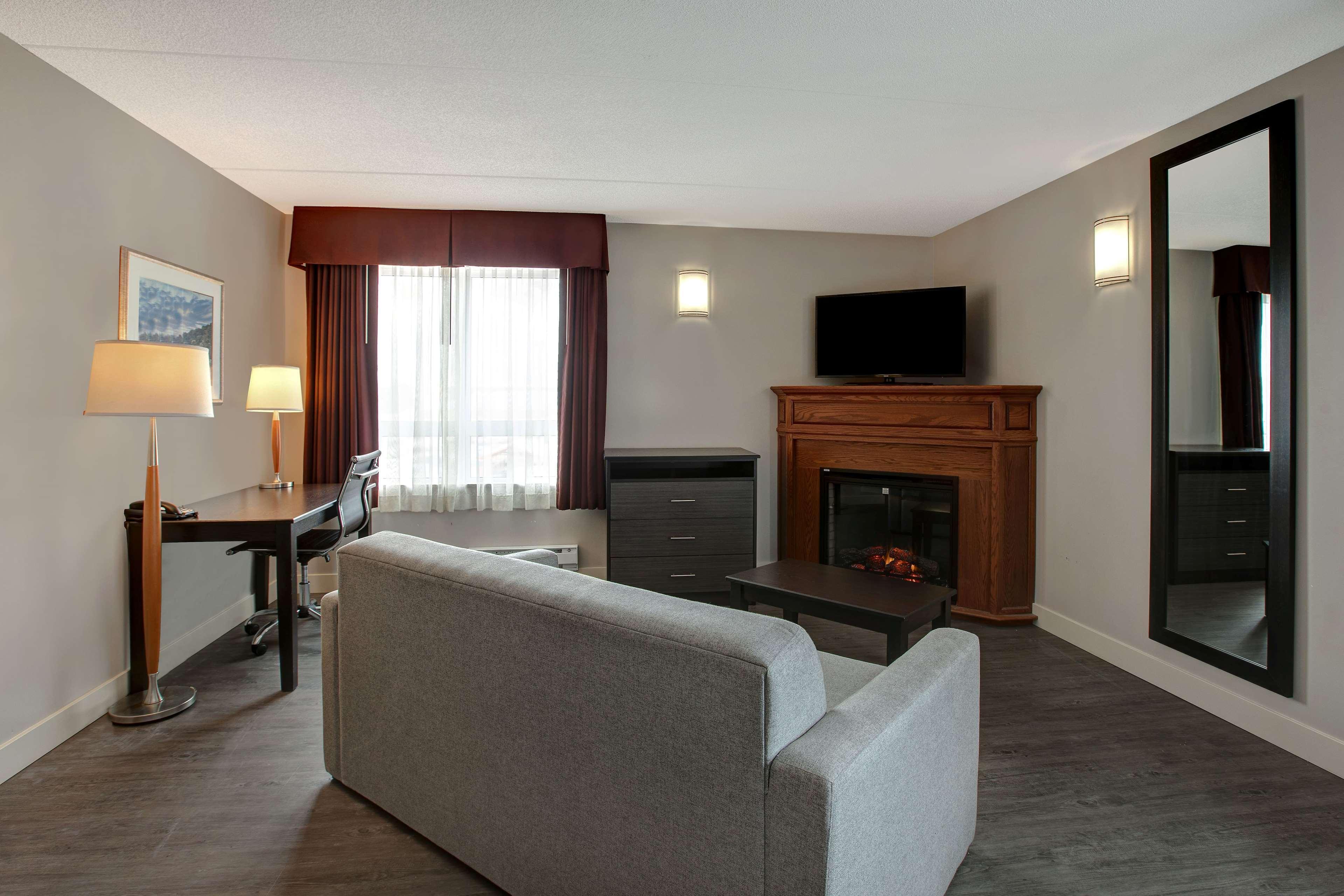 Days Inn & Suites By Wyndham Collingwood Exteriör bild