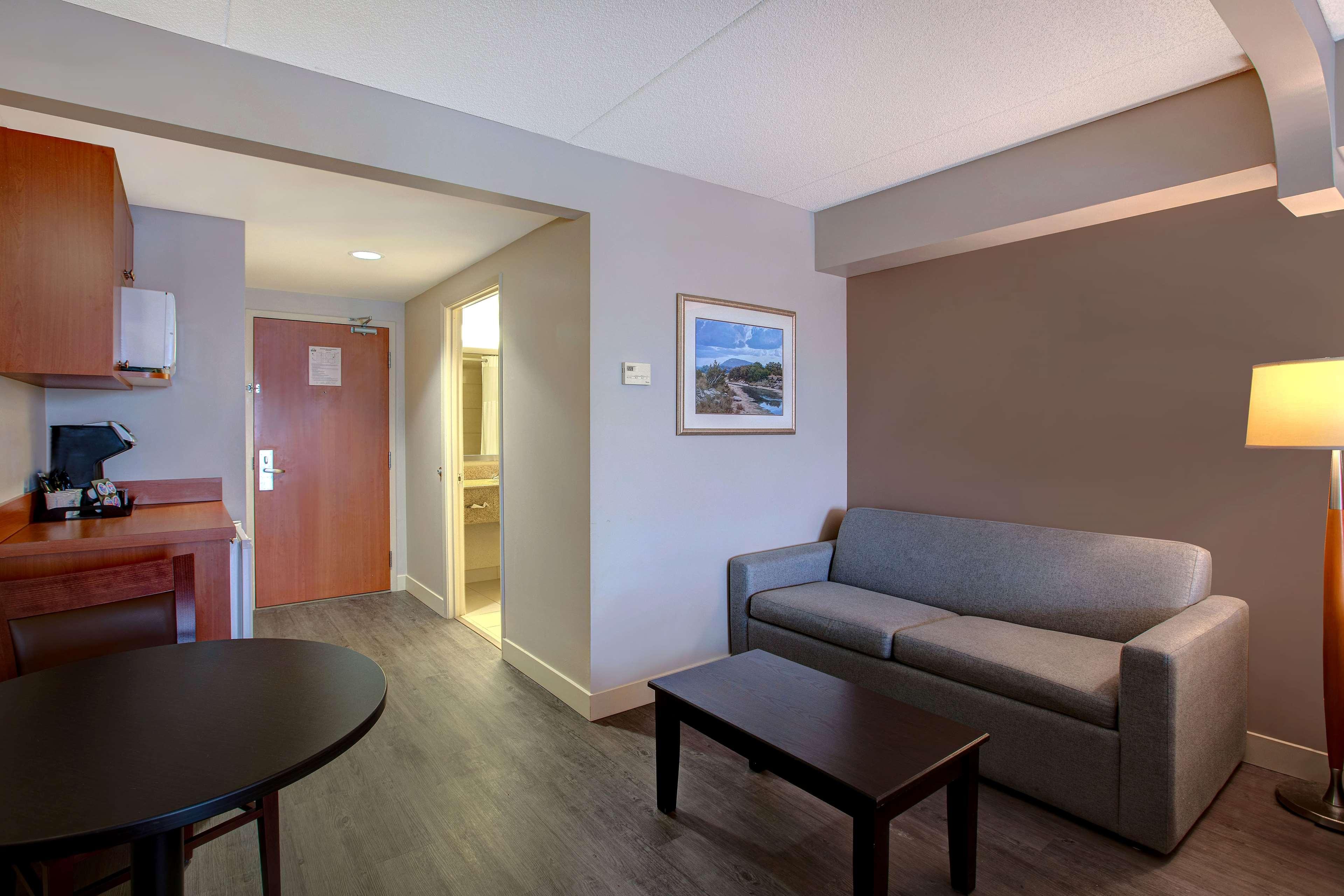 Days Inn & Suites By Wyndham Collingwood Exteriör bild