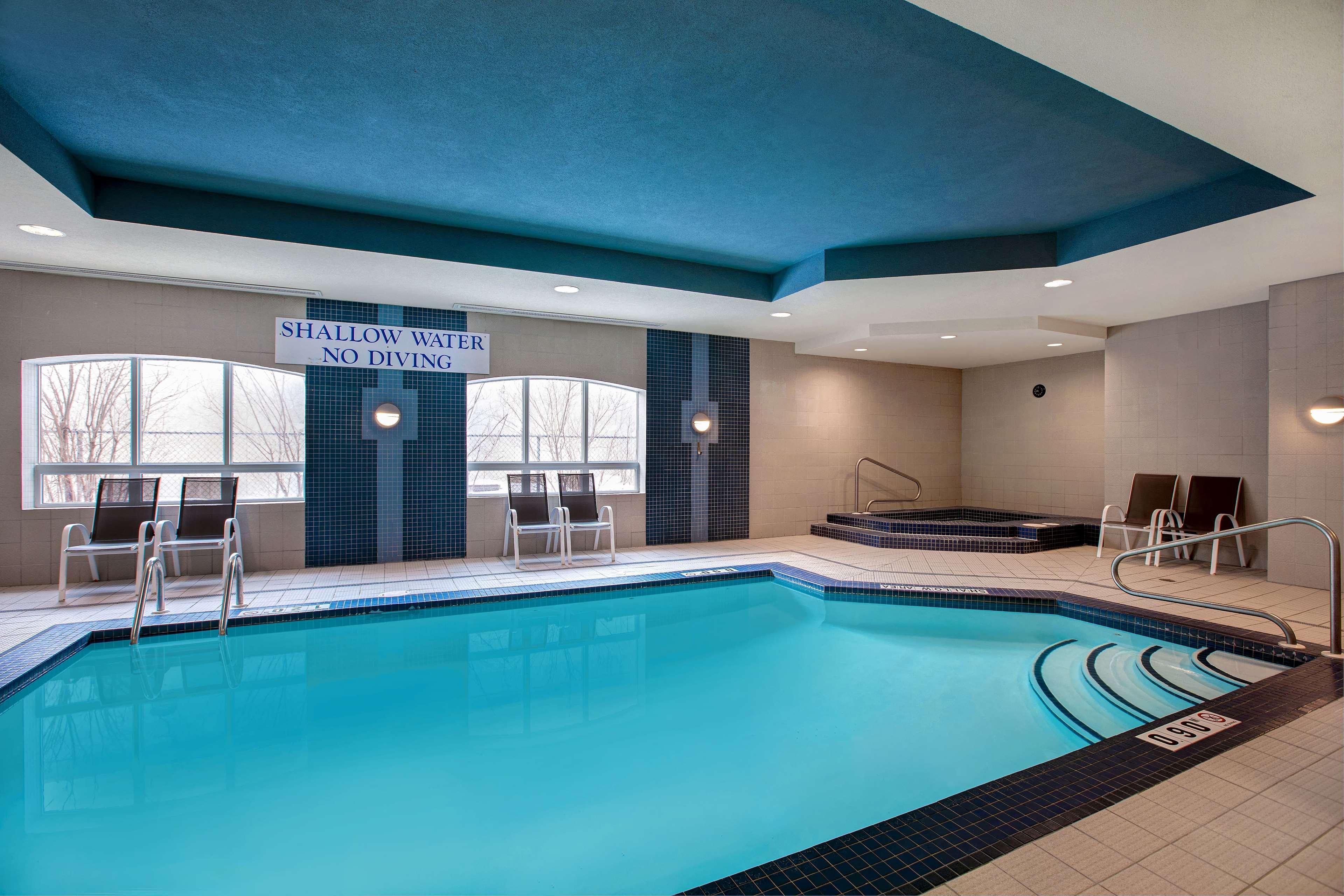 Days Inn & Suites By Wyndham Collingwood Exteriör bild