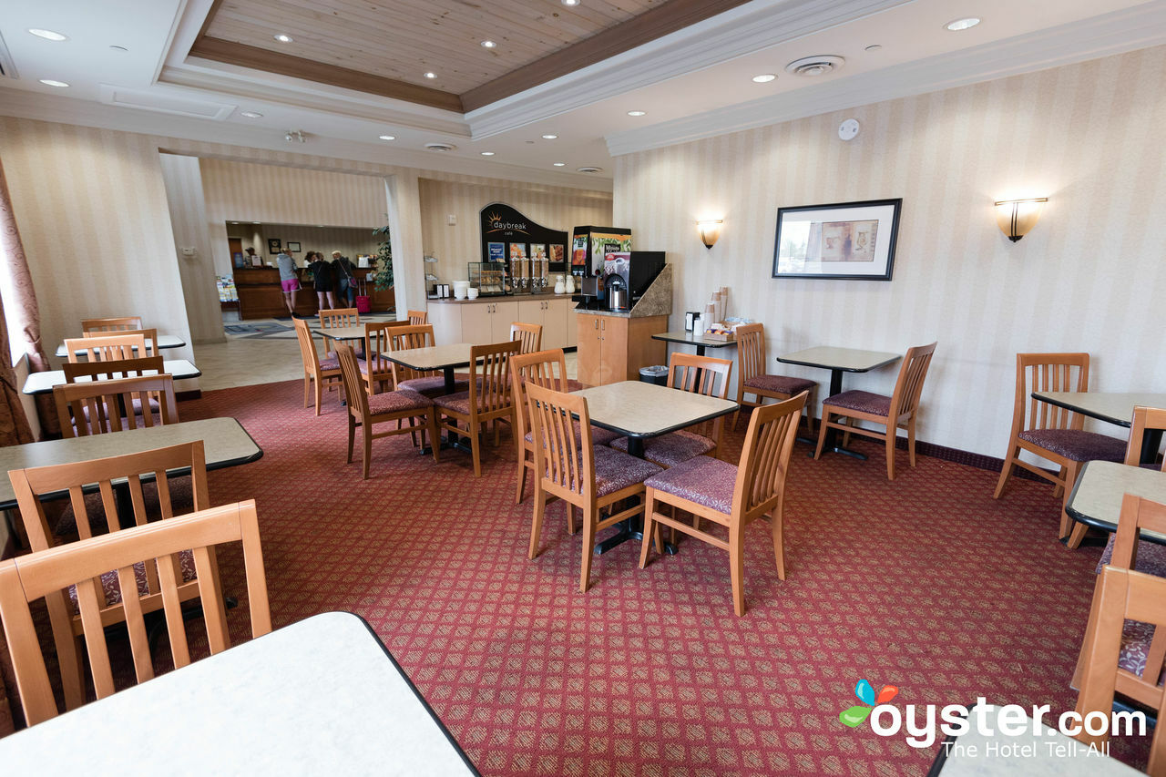 Days Inn & Suites By Wyndham Collingwood Exteriör bild