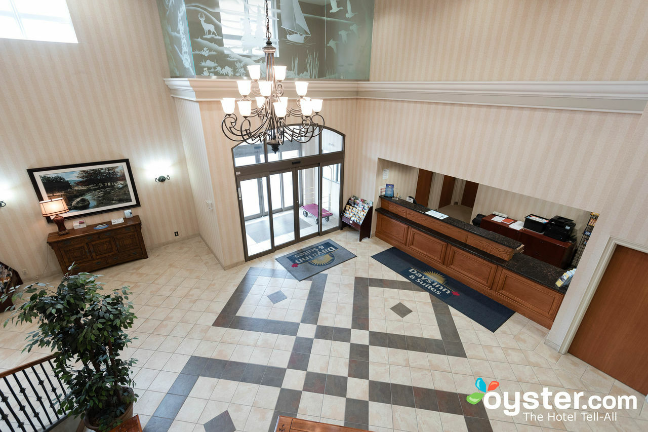 Days Inn & Suites By Wyndham Collingwood Exteriör bild